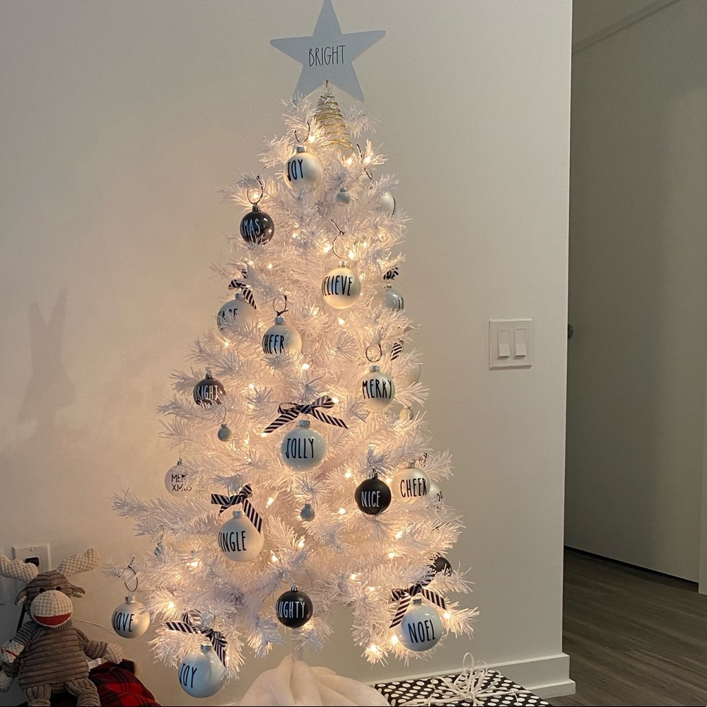 🎄7 Rae Dunn-Inspired plastic ornaments (hand crafted)